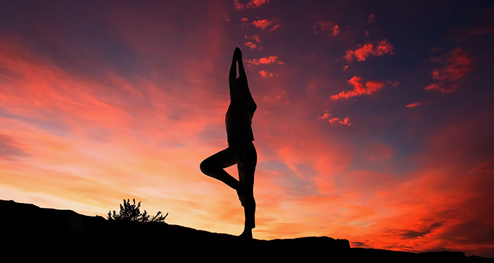 silhouette-2512805_1920_718x382